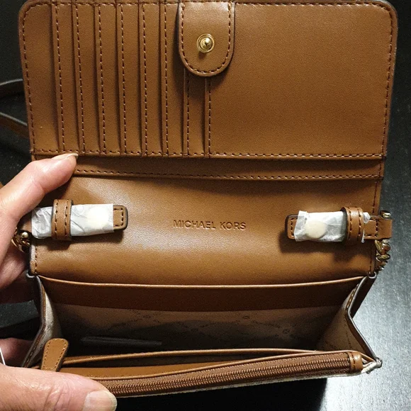 Michael Kors Multifunction crossbody bag - Picture 4 of 4